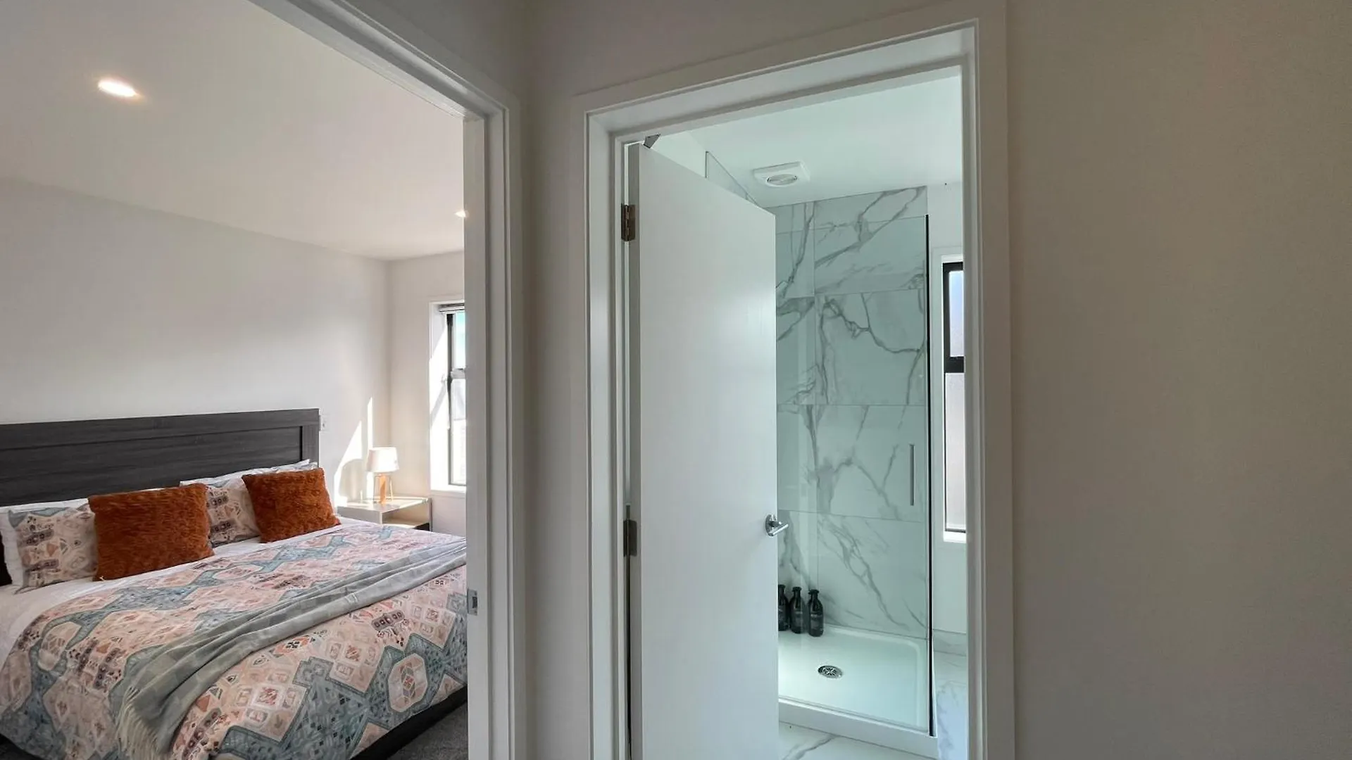 Luxury Cbd 2 Bed 2 Baths Villa Christchurch